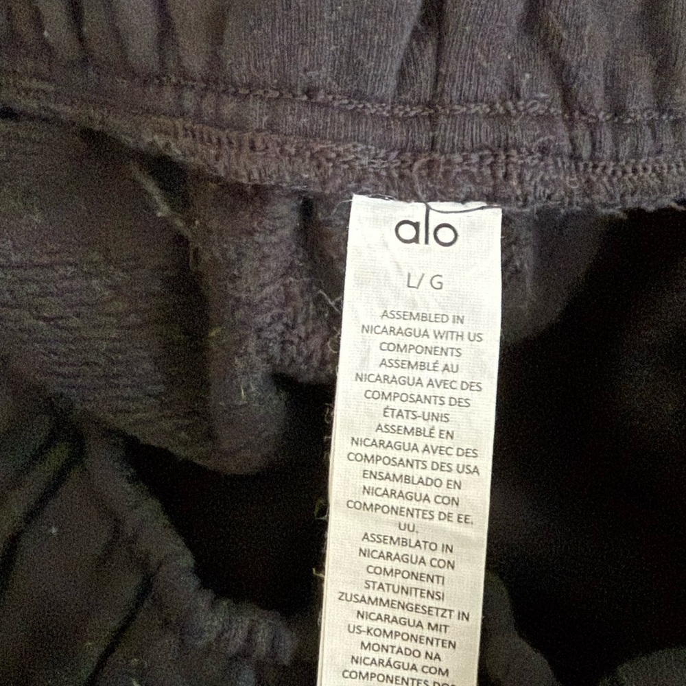 ALO Yoga Accolade Straight Leg Sweatpants Black - Picture 3 of 3